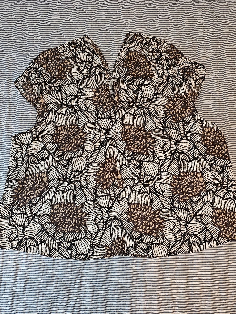 NIC+ZOE Floral Camisole in Black, White & Brown